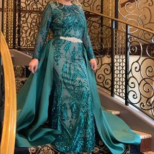 Long sleeve gown with detachable train